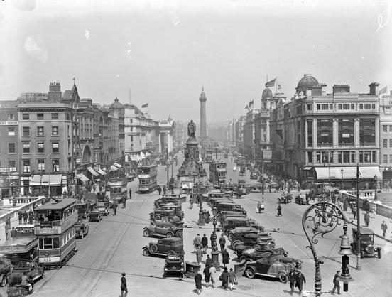 All of Dublin life is here!
A view of O'Connell Bridge, Street and Monument. 1927-1929. The National Library of Ireland. No known copyright restrictions.