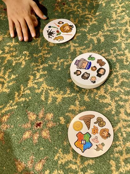 Harry Potter Dobble zu zweit auf Teppichboden