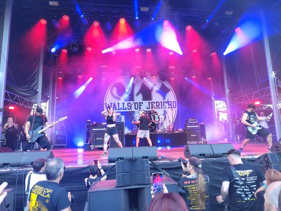 Walls of Jericho auf der Bühne am NOAF