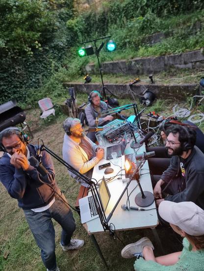 Plateau radio avec Daniel mort de rire