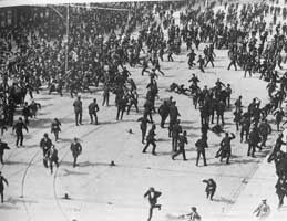 Dublin Metropolitan Police break up a large union rally during the Dublin lock-out. By Joseph Cashman - Source: http://images.google.ie/images?q=1913+lockout&amp;hl=ga&amp;btnG=Cuardaigh+%C3%8Domh%C3%A1nna *Credit and copyright: © RTÉ Stills LibraryRTÉ image ref no: 0510/033Collection: RTÉ Cashman Collection, PD-US, https://en.wikipedia.org/w/index.php?curid=4643661