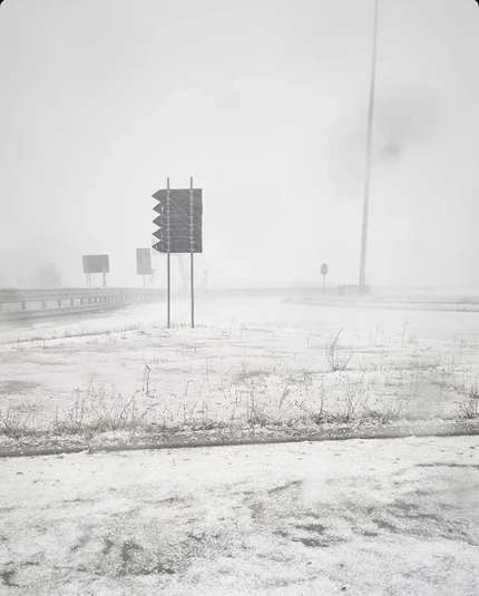 Forte grandinata con prati bianchi