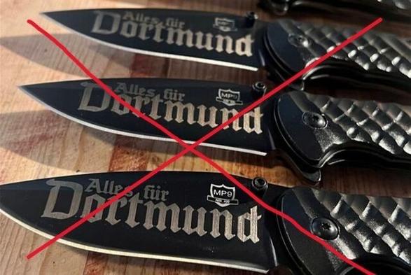 Drei Stichwaffen, bzw. Messer aus einem Dortmunder Onlineshop der Dortmunder Nazis. Eingraviert ist der Spruch "Alles für Dortmund", in Anlehnung an einer verbotenen NS-Parole.