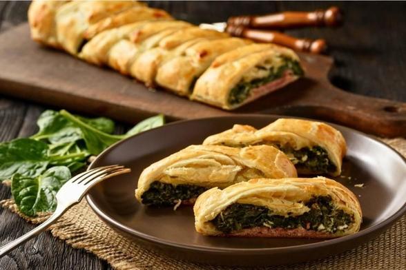 Homemade spinach, ham and cheese pie with puff pastry.