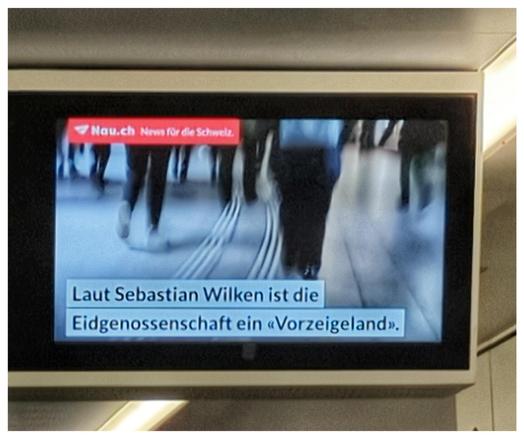 Nachrichten auf dem Bildschirm in einem Zug.
"Laut Sebastian Wilken ist die Eidgenossenschaft ein <Vorzeigeland>"