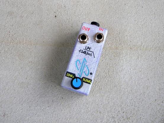 Low Pass filter pedal in mini enclosure