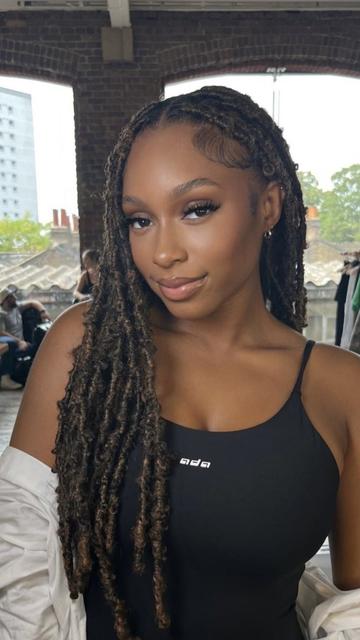 📸 Renée Downer 🤎 🔥