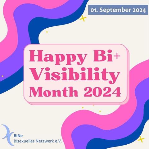 Text „Happy Bi+ Visibility Month“ auf weißem Grund. In 2 Ecken geschwungene Fahnen in Bi-Farben