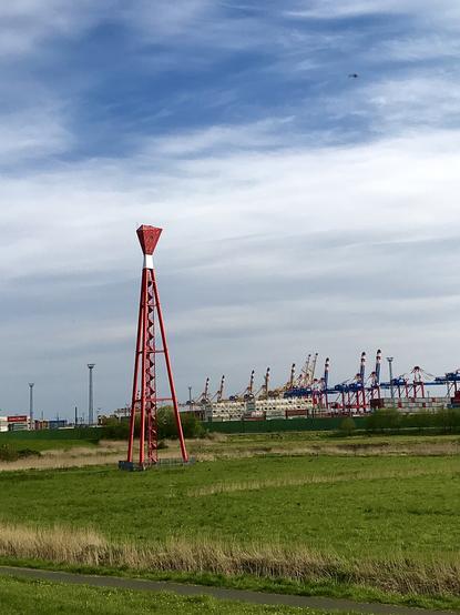 Former Imsum rear light, in operation from 1959 to 2007, it stands between the dyke and Container Terminal IV.