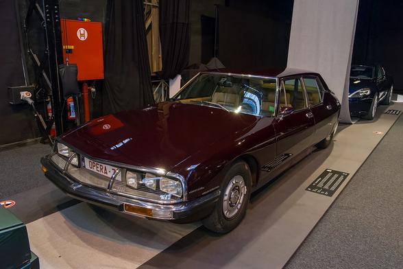 Citroen SM Opera #photography #autoworldbrussels #belgie #belgien #belgium #brussels #museum #auto #bruxelles #brüssel #car #cars #highlight #history #automobile #display #citroën #sm #opera #specialedition #parisopera #maserati #merak #30l #v6 #170hp #operared #blackonyx (Flickr 20.12.2022) https://www.flickr.com/photos/7489441@N06/52576082776
