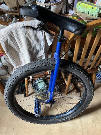 Blua unuciklo antue malorda tablo