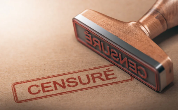 Image d'un tampon encreur avec le texte: CENSURÉ