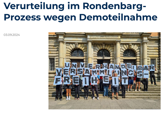 Bildschirmfoto der Seite Gemeinschaftlich.noblogs.org auf dem eine Menschenmenge zu sehen ist, die Schilder mit Buchstaben hochhalten, die "unverhandelbar Versammlungsfreiheit" hochhalten