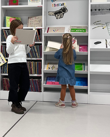 Foto: Kinder beim lesen