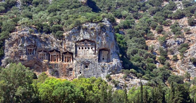 6 Royal rock tombs.

6 koenigliche Felsengraeber.