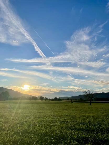 Kurz vor dem Sonnenuntergang im Dreisamtal. Blick Richtung Westen.