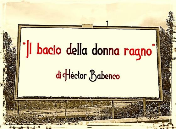 L'immagine digitale riproduce un cartellone pubblicitario stradale con la scritta: "Il bacio della donna ragno di Hector Babenco".