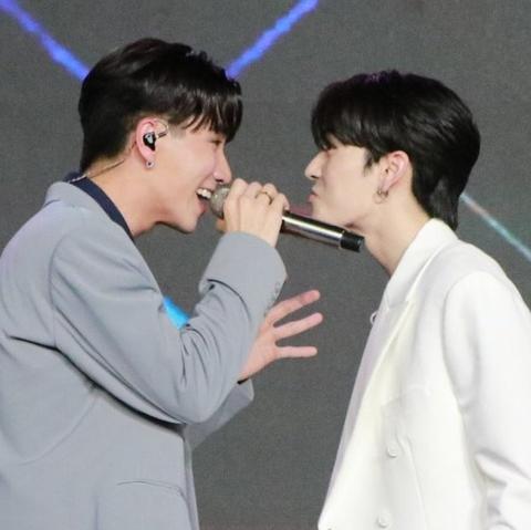 Perth and Santa singing together on stage