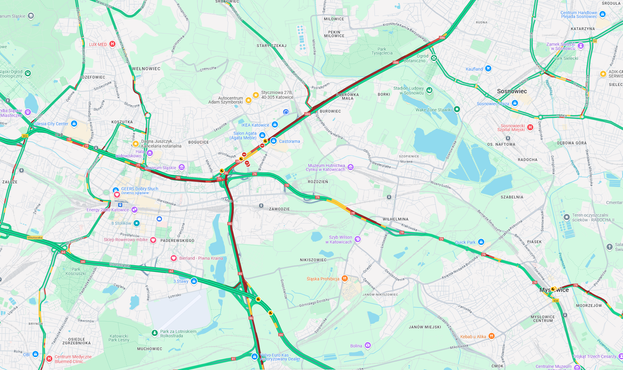 screenshot z Google Maps - korki na głównej drodze przelotowej przez Katowice od strony Sosnowca, w kierunku na Tychy i paru mniejszych ulicach