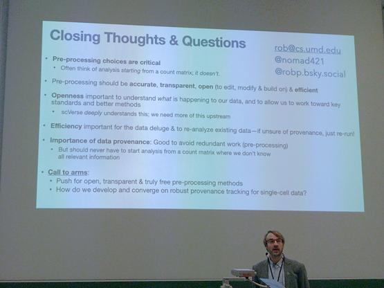 Rob Patro at the scverse conference 2024, standing in front of the closing slide. The slide advocates for robust, open-source pre-processing for transcriptomics.