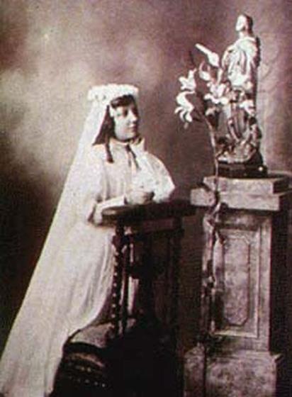 Teresa-de-los-Andes-First-Communion