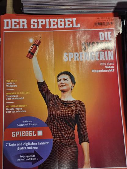 Aktuelles SPIEGEL Cover mit Sarah Wagenknecht in siegreicher Pose mit einer Stange Dynamit. Titel: "Die Systemsprengerin".