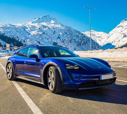 Porsche Taycan 4S Cross Turismo #photography #germany #porsche #auto #car #cars #crossturismo #highlight #porschetaycan #taycan (Flickr 12.02.2022) https://www.flickr.com/photos/7489441@N06/52519255421