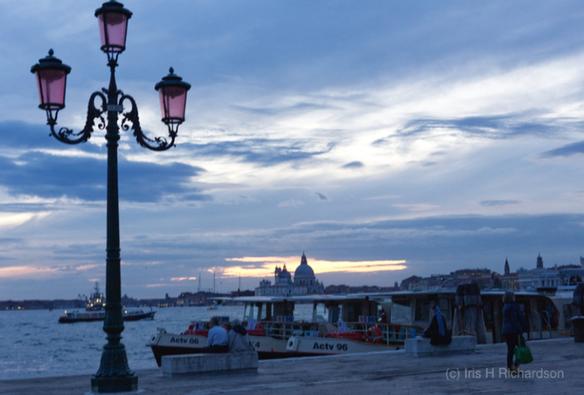 Venice at night. Artist Iris Richardson, Gallery Pictorem