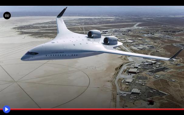 Rendering 3D di un aereo dalla configurazione non convenzionale in volo sopra un distante paesaggio rurale. Le ali e il corpo si fondono in un'unica forma armoniosa.