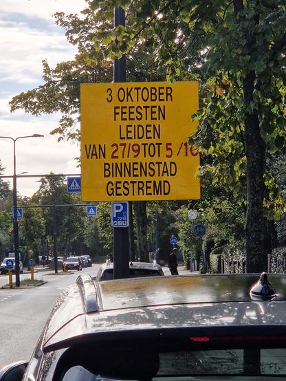 Picture of a yellow road sign announcing the (more or less) closure of the city centre during the celebration on october 3 in Leiden of the relieve of the terrible siege (with famine and plague) of the city by the Spaniards in 1574. This is celebrated every year, but this time it's a bit more special: it's 450 years ago, and we love round numbers!