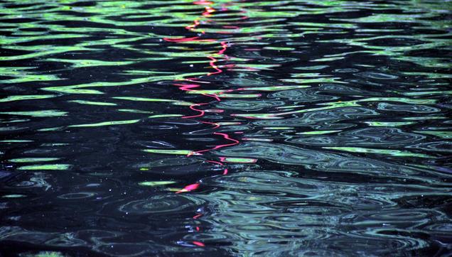 Art of nature. Abstract design on water.

Kunst der Natur. Abstraktes Design auf dem Wasser.