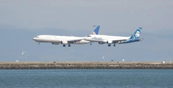 atterrissages-paralleles-d-avions-a-l-aeroport-de-San-Francisco-video