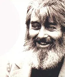 Portrait of Ronnie Drew with a full beard.