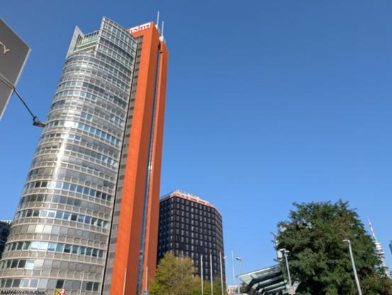 Modern skyscraper-filled skyline of Vienna's Donaustadt district (#22)

Feels like a different city altogether!