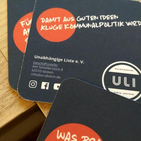 Bierdeckel mit Aufdruck ULI und DANIT AUS GUTEN IDEEN GUTE KOMMUNALPOLITIK WIRD