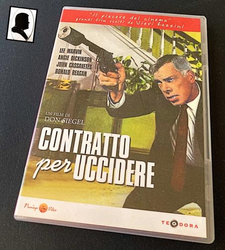 La foto ritrae la copertina del dvd del film con un Lee Marvin che impugna una pistola col silenziatore.