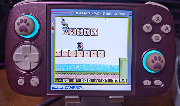 RG Cube device showing Super Mario Land 2: Six Golden Coins for the Gameboy.