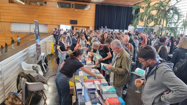 librairie avec dedicace d'Étienne Klein