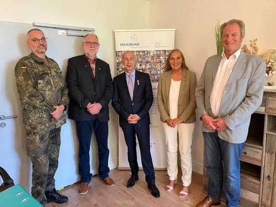 Der neue Vorstand v.l.n.r.: Lothar Falk, Gunter Hager, Dr. Martin Michel, Andrea Schwarz, Matthäus Vogel; nicht anwesend Alexander Föhr, Matthias Schneider (Foto: Volker Schütze)