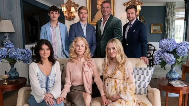 Foto familiar de los Winbury, con los principales miembros del elenco, en una escena de la serie