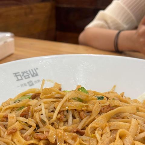 Shredded pork fried noodles