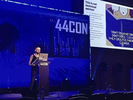 A goth giving a talk at 44con