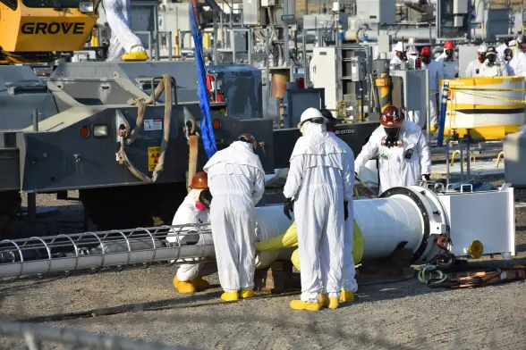 The pump mast for the Test Bed Initiative Demonstration project has an integrated ion exchange column to pretreat waste at the Hanford Site, preparing it for grouting. The Test Bed Initiative Demonstration project will pretreat waste in Tank SY-101 in the 200 West Area at the Hanford Site. (Courtesy U.S. Department of Energy)