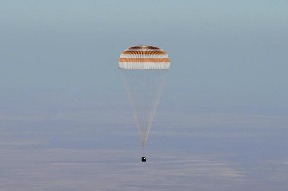 Expedition_71_Soyuz_Landing_(NHQ202409230004).jpg