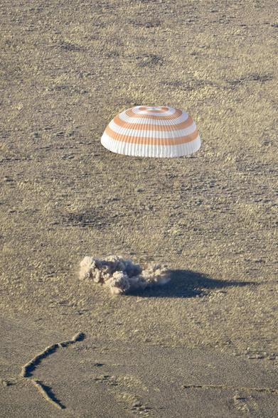Expedition_71_Soyuz_Landing_(NHQ202409230009).jpg