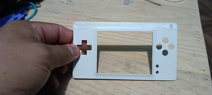 Casi no se percibe (y que genial) pero en la parte superior está la pieza en 3d