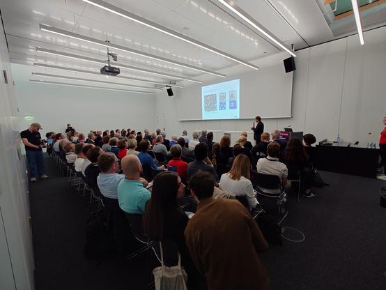 Photo of the room with audience of the keynote speech.