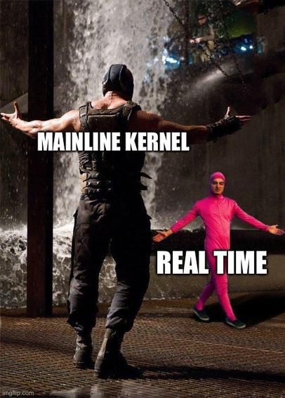Variation des "Bane vs Filthy Frank"-Memes. Zwei Kämpfer (einer in pinkem Onesie, einer in schwarzer Hose und Schutzweste) stehen sich gegenüber. Sie haben die Arme triumphierend ausgestreckt, der pink gekleidete Kämpfer zeigt einen erhabenen Gesichtsausdruck. Sie sind mit "Mainline Kernel" und "Real Time" beschriftet.