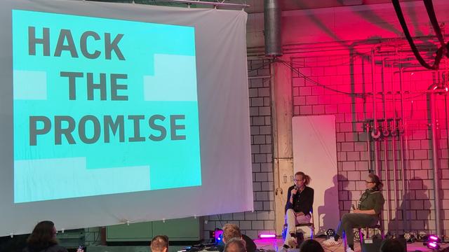 Keynote-Interview mit Hack The Promise-Logo