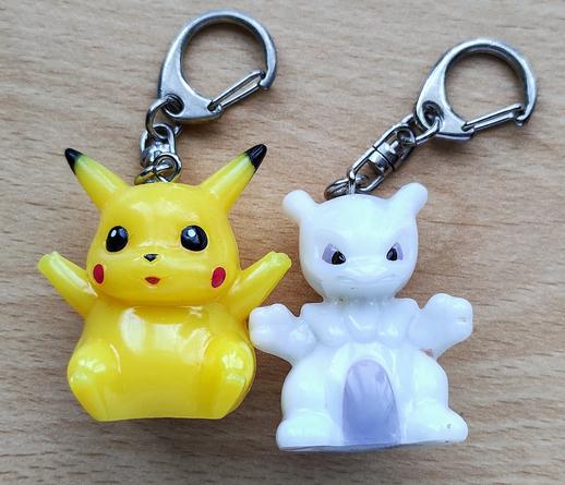 Pikachu and Mewtwo light up keychains, by Tiger Electronics (front)